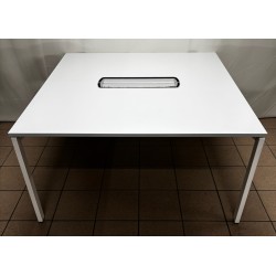 Table carré 140 cm