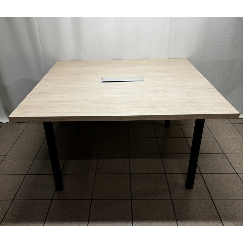Table de réunion carré 140 cm